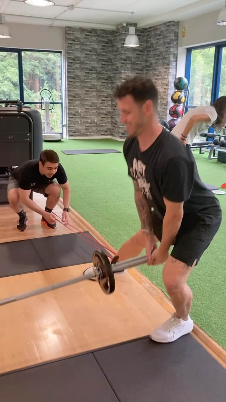 アルバロ・バスケスのインスタグラム：「Pasión y compromiso. La excelencia nunca es fruto de la casualidad!! ⚽ Alvaro Vazquez, ready to fly!! 🚀🚀🚀  💪💪💪 @alvarovazquez91  #alvarovazquez #entrenamientopreventivo #rendimientodeportivo #entrenamientopersonal #preseason #pretemporada #footballplayer #osasunsportclinic #fcgoaofficial」