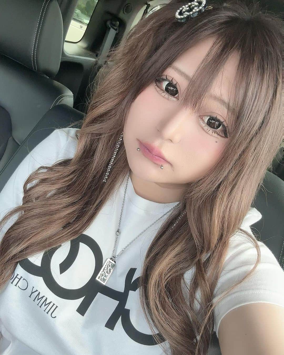 姉ですのインスタグラム：「やっほー💓🎂 写真盛れた⭐️  東京中央美容外科銀座有楽町院の畑山先生 に脂肪吸引お願いしたよ🥺❤️  姉ダイエット中なんだけど顔のお肉が落ちにくくて気になってたのー😭😭  畑山先生やクリニックのアカウントにも たくさん症例載ってるから安心だった　  @tcb_ginzayurakucho  @tcb_hatayama_kogao  #東京中央美容外科 #東京 #有楽町 #美容整形 #脂肪吸引」