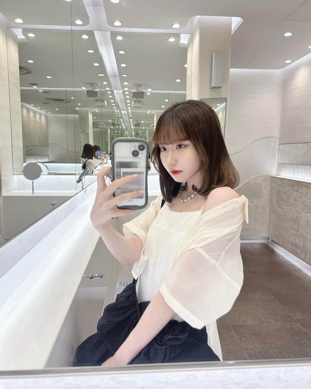栗原えみるのインスタグラム：「🤍🤍🤍 ・ ・ ・ ・ ・ ・ ・ ・ ・ ・ ・  #アイドル #ヘアアレンジ  #大人カジュアル  #大人ガーリー  #夏コーデ  #シアーシャツ #フレンチガーリー #ガーリー #ガーリーコーデ  #淡色女子  #ミディアム #自撮り  #自撮り界隈  #地下アイドル #idol #fashion #followme #lfl #fyp #ootd #merryjenny  #instagood」