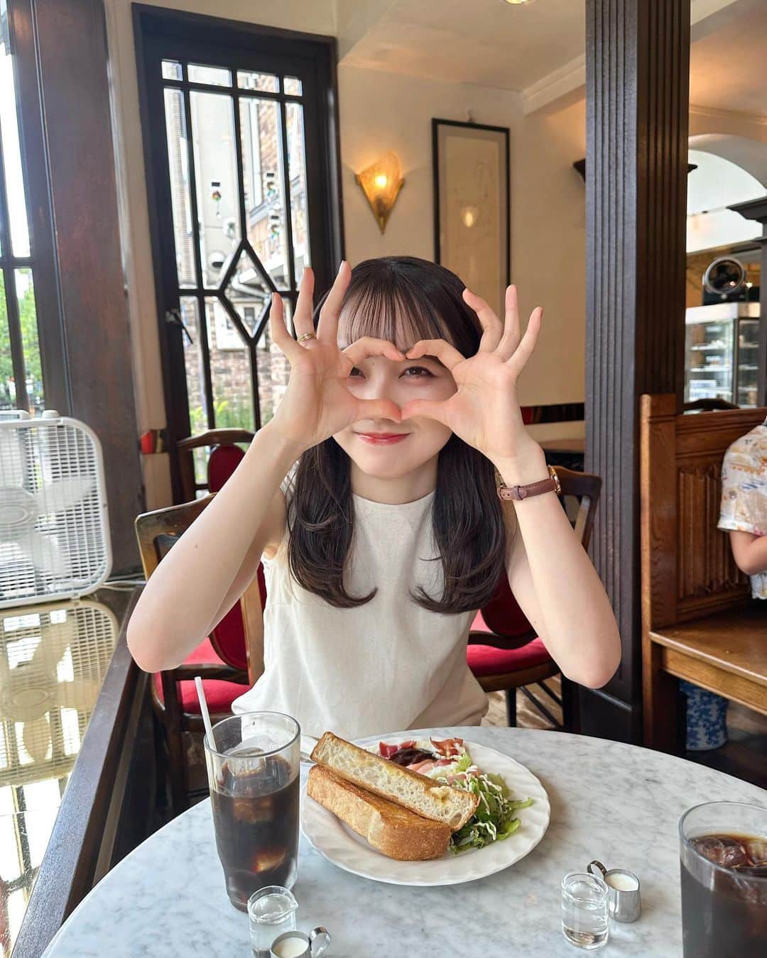 志賀可奈子さんのインスタグラム写真 - (志賀可奈子Instagram)「うきうきでモーニング行った日☀️  写真から楽しかったん伝わる、、☺️笑 バターたっぷりのトースト食べたおかげで 夜までパワフルに動けました✊🏻🧈♡  #喫茶KANO #モーニング #バタートースト」7月21日 20時12分 - kanapan_ya