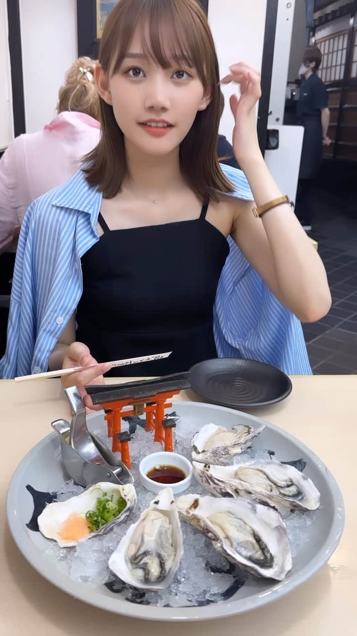 保﨑麗のインスタグラム：「牡蠣美味しかった~🤤  広島の牡蠣は一味違かった！  大好物🦪  #広島#宮島#牡蠣#宮島牡蠣#広島牡蠣#ファジーネーブル#japan#tokyo#hiroshima#miyajima#oyster#likesforlike」