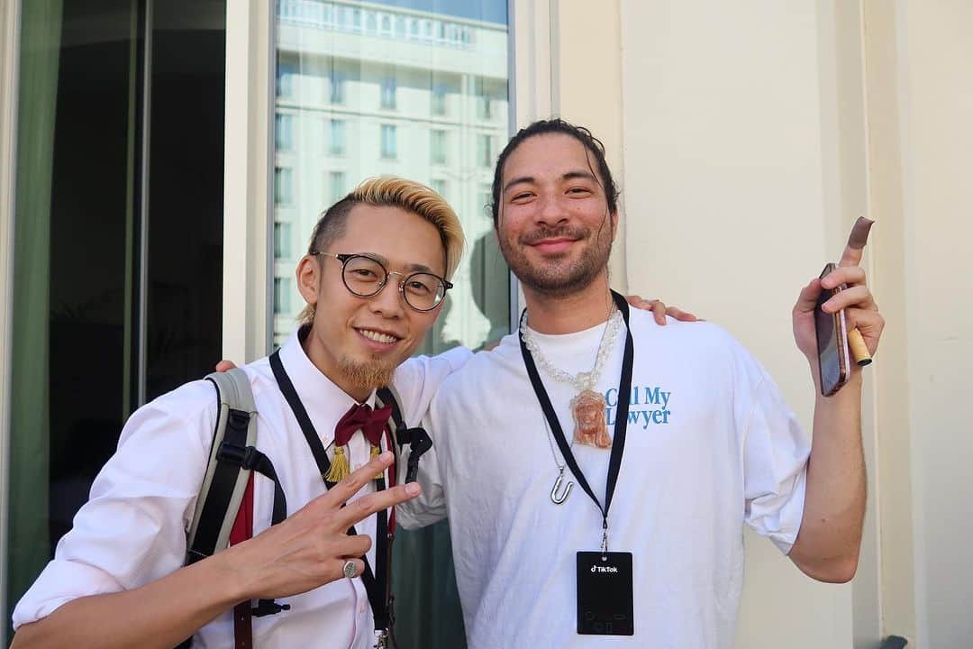 MC TAKAさんのインスタグラム写真 - (MC TAKAInstagram)「Cannes‼️😍  （日本語は下の方にあります👇）  Went to Cannes, France for work and it sure was an experience.  Big up respect to all the creators from all over the world, it was a real pleasure getting to know you all🙏 And a BIG thank you to team TikTok for putting in so much effort to make this happen! P.S. Still can't get over the fact that I missed the last Beach Party😑  仕事でフランスのカンヌへ行ってました🤓 去年のシンガポールに続き、 日本人は僕だけだったので勝手に日本代表の気持ちで全力で臨みました🇯🇵  今回は Cannes Lions International Festival of Creativity 2023 というイベント🇫🇷  カンヌ国際映画祭をご存知の方は多いと思うのですが、 実はカンヌでは色々なフェスティバルがあり 今回は『広告クリエイティブ』というジャンルに特化したフェスティバルでした。  そこで僕らTikTokクリエイターは集まった企業の皆さんへ プレゼンやワークショップを通じてTikTokの魅力を発信してきました👨‍🏫  途中で体調崩して辛さもありましたが😂 来年も海外で仕事が出来るよう、より一層頑張ります！  #MCTAKA #TikTok #Cannes #Canneslions」7月21日 20時29分 - mctaka_bilingual