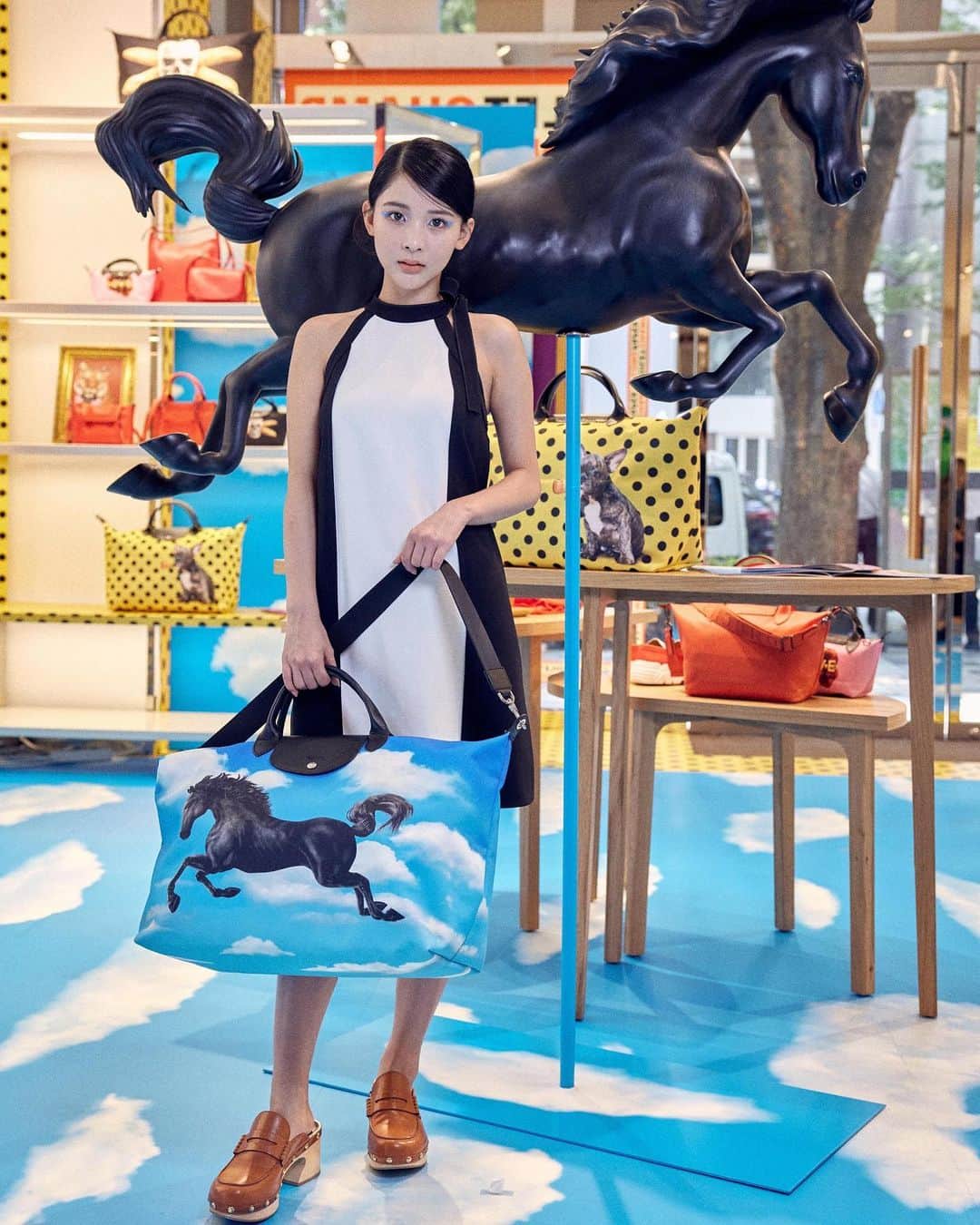 ミチさんのインスタグラム写真 - (ミチInstagram)「LONGCHAMP x TOILETPAPER トイレットペーパーとコラボ中の ...