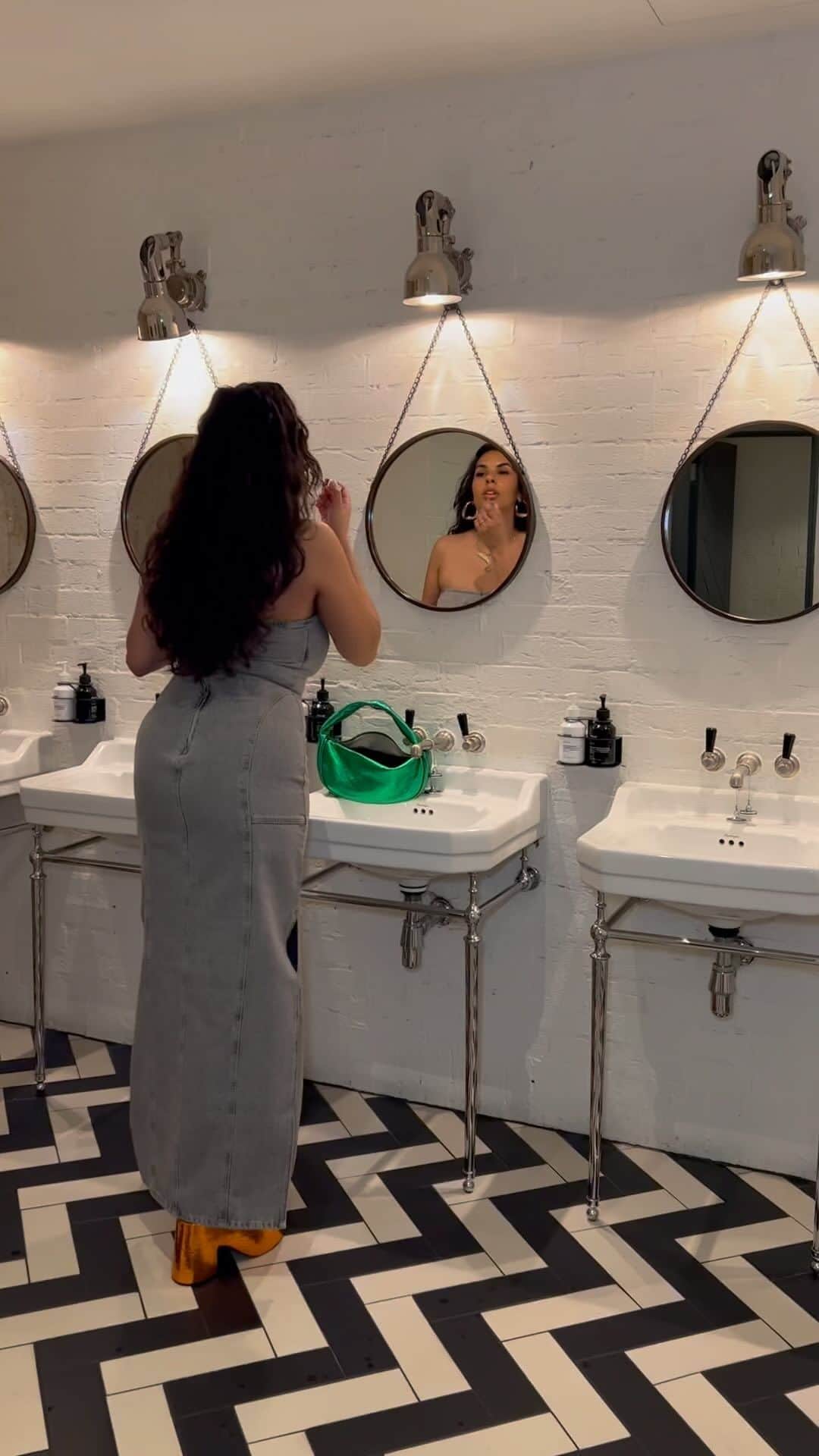 トップショップのインスタグラム：「Reflecting. @alizedemange    The denim co-ord [130824171/128990715] + mules [199581941]」