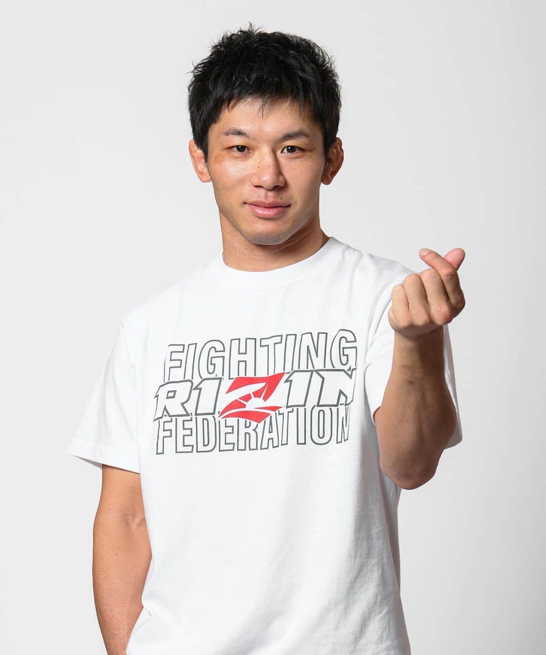 RIZIN FF OFFICIALのインスタグラム：「--RIZIN ONLINE STOREに"斎藤裕""三浦孝太""安保瑠輝也"が登場--  ○profile○  斎藤裕 Yutaka Saito @yutakasaito1008  日本 秋田県出身 1987年10月8日生まれ 身長173cm/リーチ171cm 所属/パラエストラ小岩  三浦孝太 Kota Miura @kota_miura_official  日本 兵庫県出身 2002年5月28日生まれ 身長175cm/リーチ175cm 所属/BRAVE  安保瑠輝也  Rukiya Anpo @anporukiya  日本 兵庫県出身 1995年10月29日生まれ 身長180cm/リーチ185cm 所属/MFL team CLUB  #RIZIN #RIZINFF #MMA #RIZINONLINESTORE」
