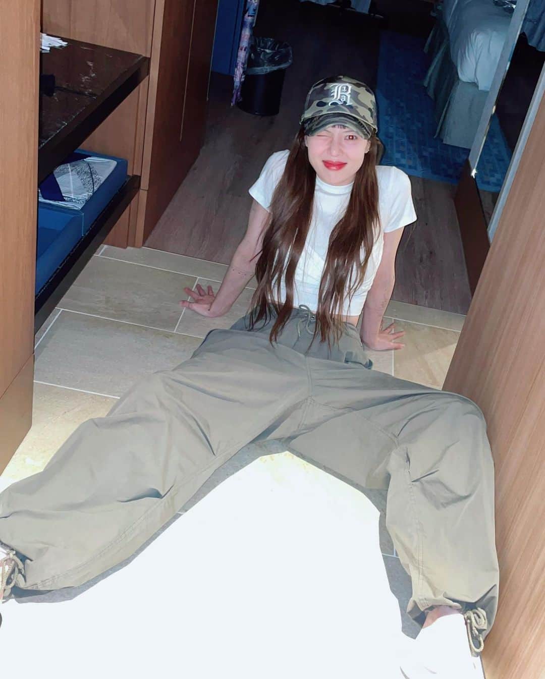 ヒョナ さんのインスタグラム写真 - (ヒョナ Instagram)「🫠🤍✨」7月21日 20時36分 - hyunah_aa