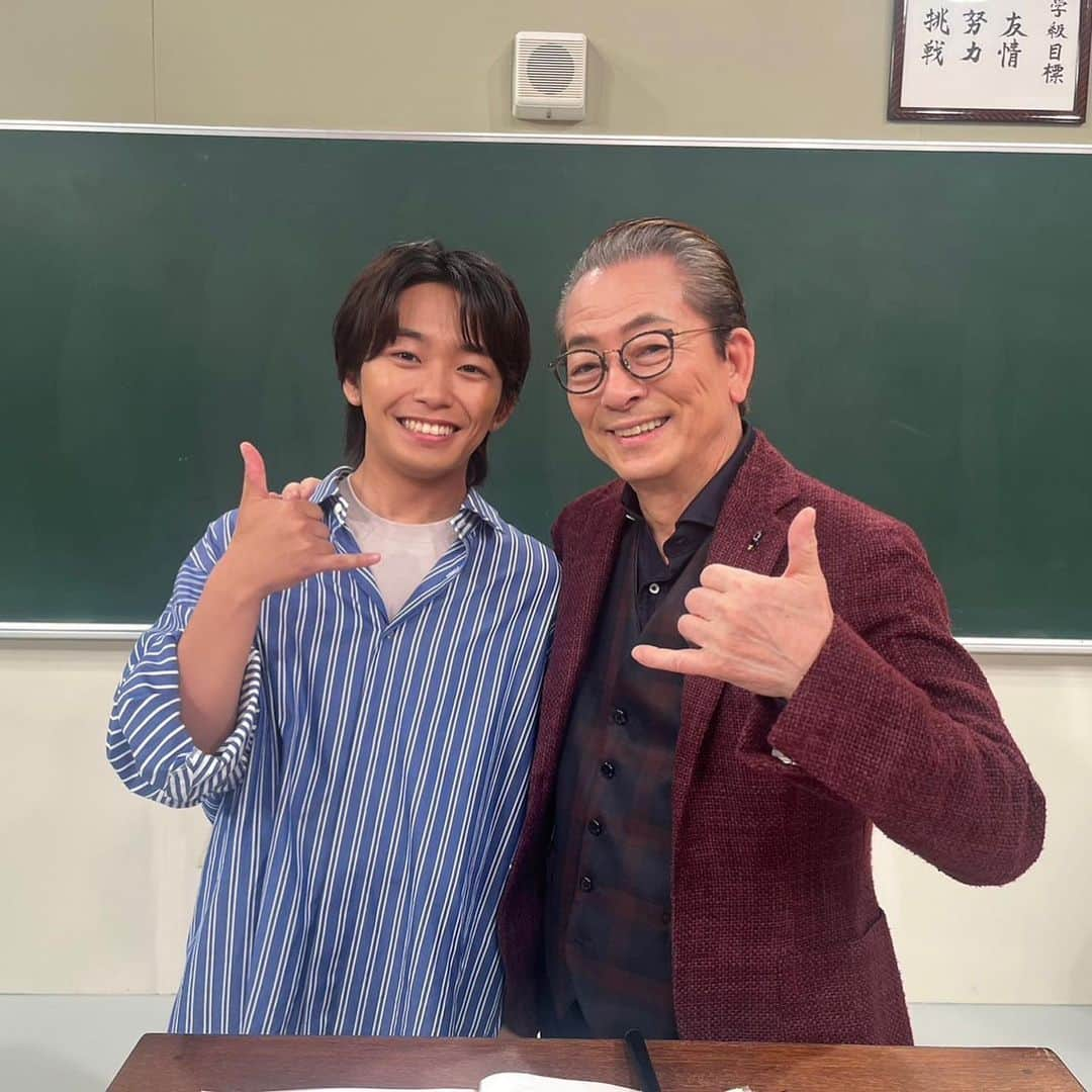 加藤清史郎さんのインスタグラム写真 - (加藤清史郎Instagram)「明日19時から放送の 『世界一受けたい授業』で  水谷豊先生 改め、北野広大先生(『熱中時代』より) の授業を受けてきました‼︎  お久しぶりの尊敬する大先輩。 収録後、しっかりと2ショットを！！  『最高の教師』第2話放送の前に ぜひご覧ください〜  #世界一受けたい授業 #水谷豊 #北野広大 #熱中時代 #加藤清史郎 @cullni @shareef_official @sian.pr  #最高の教師 @saikyo_ntv #相楽琉偉」7月21日 20時34分 - kato_seishiro_official