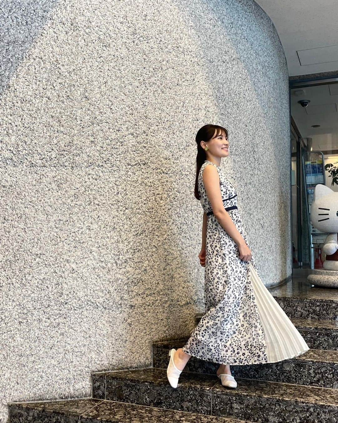 森田絵美さんのインスタグラム写真 - (森田絵美Instagram)「. 本日の衣装👗 お気に入りのワンピースでした🤍 . ワンピースの柄と 背景の柄がよく似てる... . #衣装 #アナウンサー衣装 #山梨放送 #てててtv #森田絵美」7月21日 20時35分 - emi_morita_1114