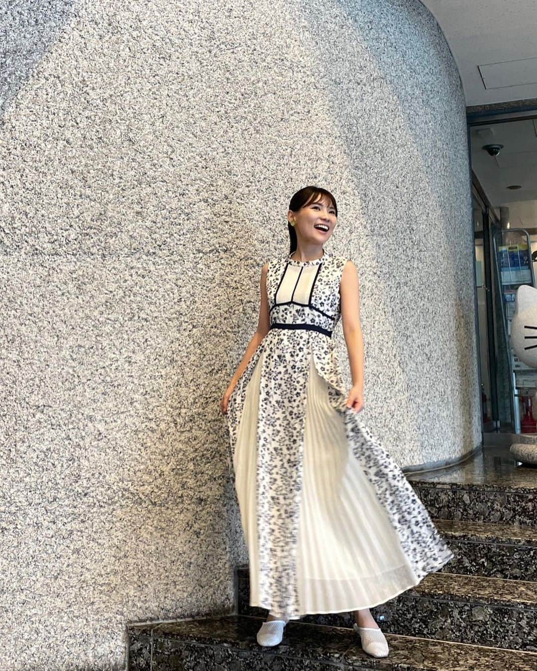 森田絵美さんのインスタグラム写真 - (森田絵美Instagram)「. 本日の衣装👗 お気に入りのワンピースでした🤍 . ワンピースの柄と 背景の柄がよく似てる... . #衣装 #アナウンサー衣装 #山梨放送 #てててtv #森田絵美」7月21日 20時35分 - emi_morita_1114