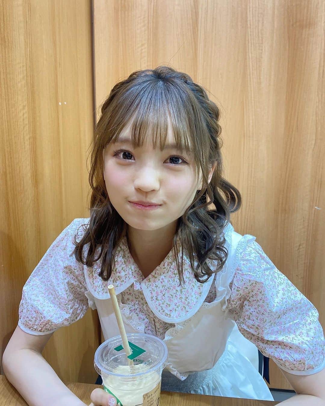 のインスタグラム：「そろそろガーリーなしんしん補給したいでしょ？🧠🩰🎟️ ⠀ ⠀ ⠀ 本日発売のIDOL AND READ オフショットですˎˊ˗  とにかくインタビューで語りまくりました！ぜひみてください！  #彼女の私服がかわいい #idolandread #tinajojun #treatürself #dearmyloverose #ティーナジョジュン #トリートユアセルフ #ガーリーコーデ #フレンチガーリー #」