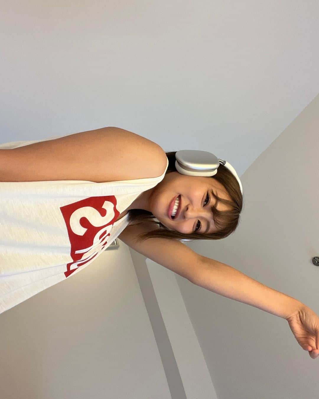 上枝恵美加さんのインスタグラム写真 - (上枝恵美加Instagram)「みてみてー！念願のairpods maxちゃん☺︎ とっても使いやすい🥹🎧 ． ． いつもお世話になっている @atelier.ruban.osaka さんで 初めてボディの施術をして頂きました！ お腹がスッキリしましたー🥹 海とかプールとか行きたいサマーガール🏝️ふふ」7月21日 20時46分 - emika_kamieda