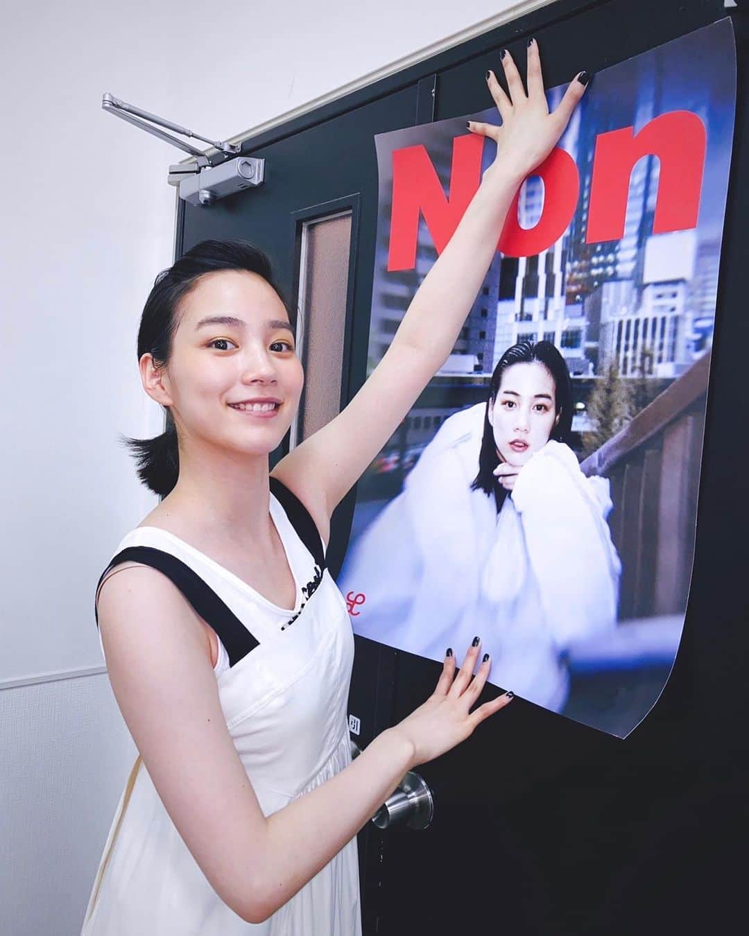 のん（能年玲奈）のインスタグラム：「lula BOOKS「NON」、ポスター📕 この紙質好き🙆‍♀️  三店舗で7月31日まで開催してる写真展を巡るスタンプラリーキャンペーンのプレゼントとしてもらえるよ。 ぜひみんなもゲットしてね！！！  #銀座蔦屋書店 @ginza_tsutayabooks  #アニエスベー渋谷 @agnesb_cafe  #BOOKANDSONS @bookandsons」