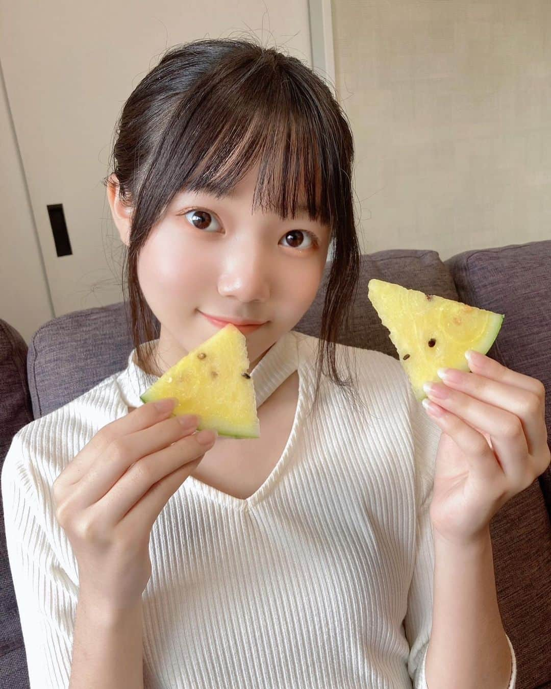 流石夏恋さんのインスタグラム写真 - (流石夏恋Instagram)「🍑🍉  #夏のはじまり 🏖  夏休みだぁぁぁ😚🎐🫧 毎日あつくてヘロヘロだけど いっぱい食べて体力つけて頑張ろう︎︎🫶🏻   #yumeadocitron #夢アドシトロン   #jc2 #sjc #09 #13歳 #2023summer」7月21日 20時47分 - karen_ymcitron