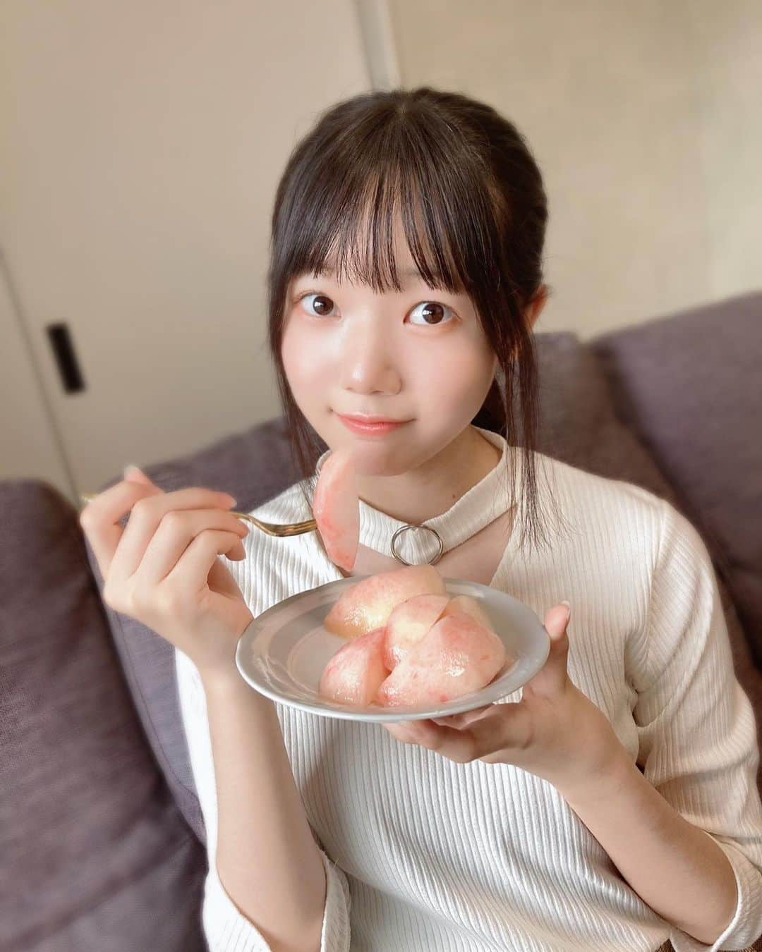 流石夏恋さんのインスタグラム写真 - (流石夏恋Instagram)「🍑🍉  #夏のはじまり 🏖  夏休みだぁぁぁ😚🎐🫧 毎日あつくてヘロヘロだけど いっぱい食べて体力つけて頑張ろう︎︎🫶🏻   #yumeadocitron #夢アドシトロン   #jc2 #sjc #09 #13歳 #2023summer」7月21日 20時47分 - karen_ymcitron