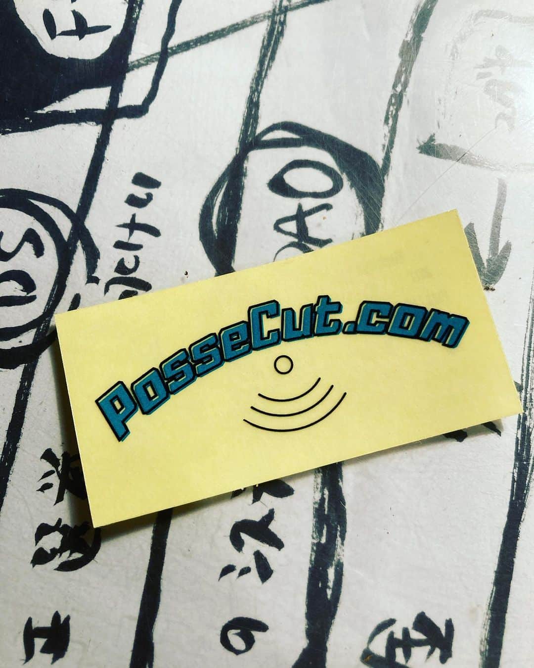 三宅洋平のインスタグラム：「ドイツから届いたレコード🇩🇪に たった一枚付属してるこう言うステッカーがおしゃれよな。 三宅商店も真似したい。  ヒップを知るとはこう言う事。 言われるまでもなく、やれと言う事。 俺たちはカルチャーを扱ってんだ。 カルチャーは文明を変えるんだ。  打倒バビロン。」