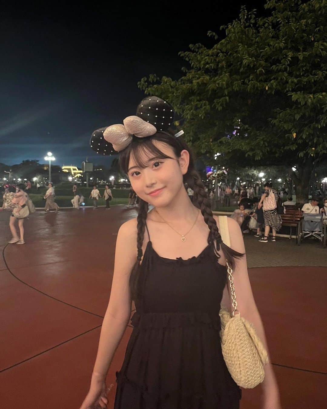 近藤藍月のインスタグラム：「友達とディズニー行ってきたの‪‪❤︎‬ アフターパスで行ったけど、めちゃくちゃ空いてて色々乗れたー！👍🏻  #ニコラ#nicola#ニコモ#近藤藍月#ディズニー」