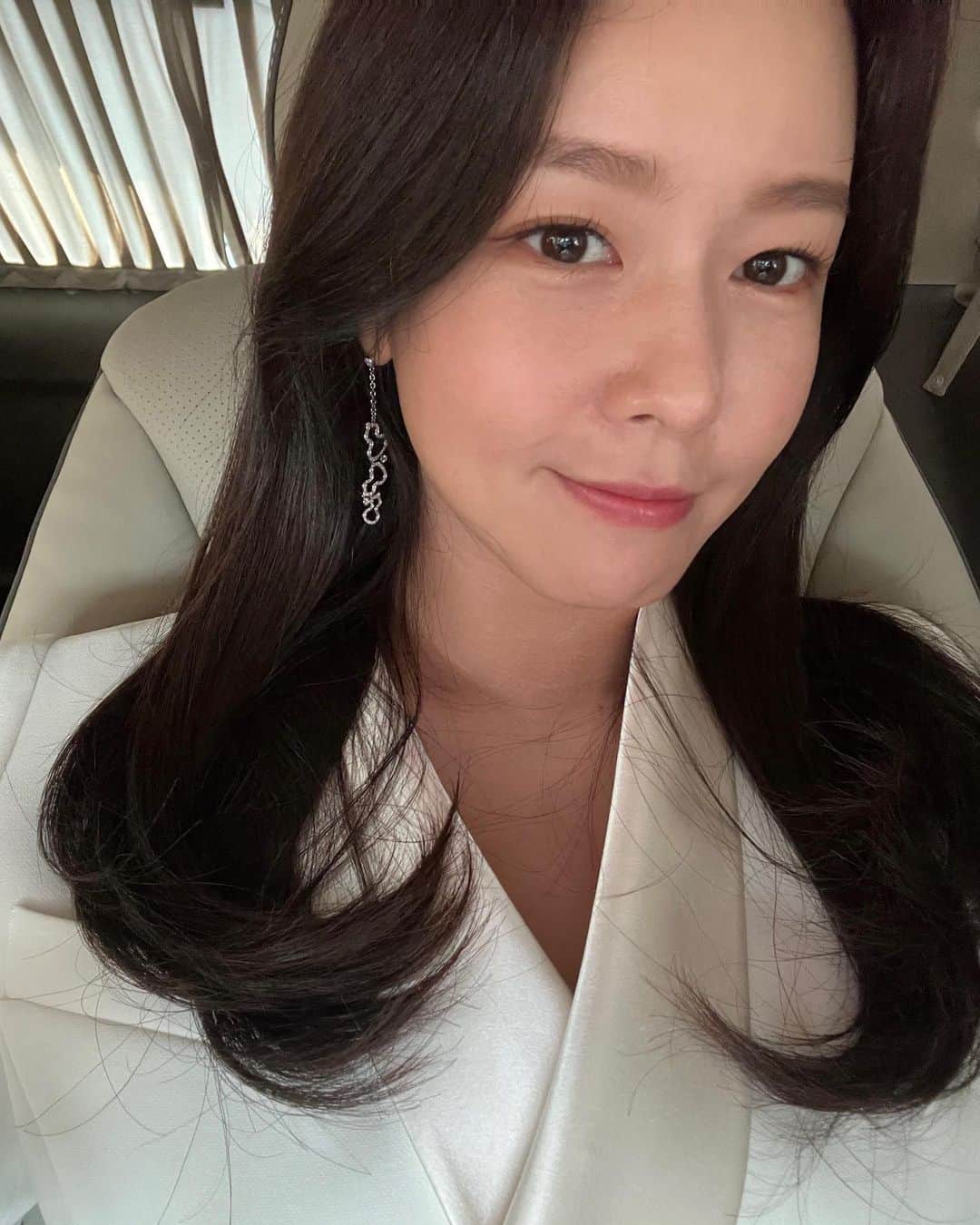 キョン・スジンのインスタグラム：「헤메스가 다 한날이였다🤍  @mepci_official @ssoo_yjung」