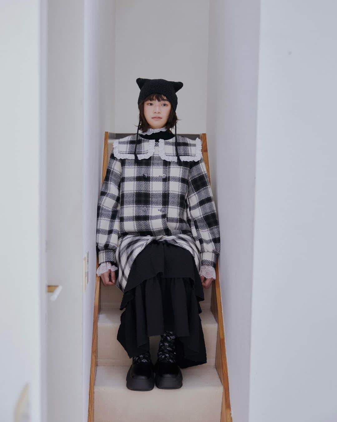 merry jennyのインスタグラム：「. 【 2023 winter LOOK BOOK 】  merry jenny 2023 winter LOOK BOOK 📚  merry jenny 2023 autumn&winter collection -- Dream well --  photograph: @toshiakikitaoka  model: @yui_okamoto_  hair&make : @torivomit  styling : @rurimatsui  direction: @knax_official  @merryjenny_instagram     #merryjenny #メリージェニー #2023aw #winter #dreamwell」