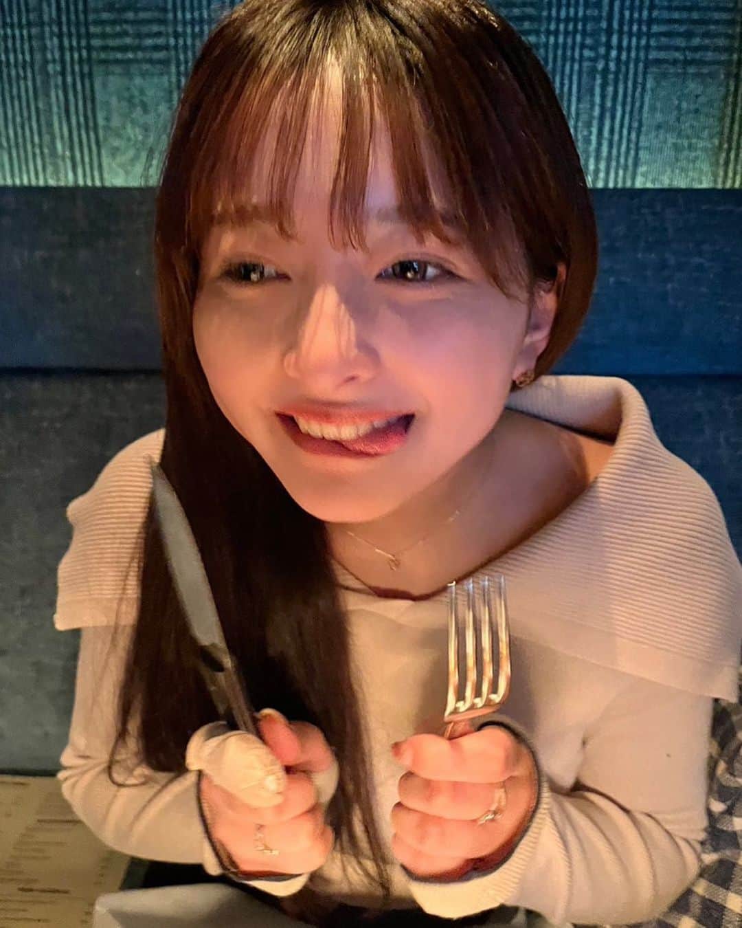 HANAのインスタグラム：「指包帯ぐるぐる巻きの私好評だったから載せちゃお♬笑」
