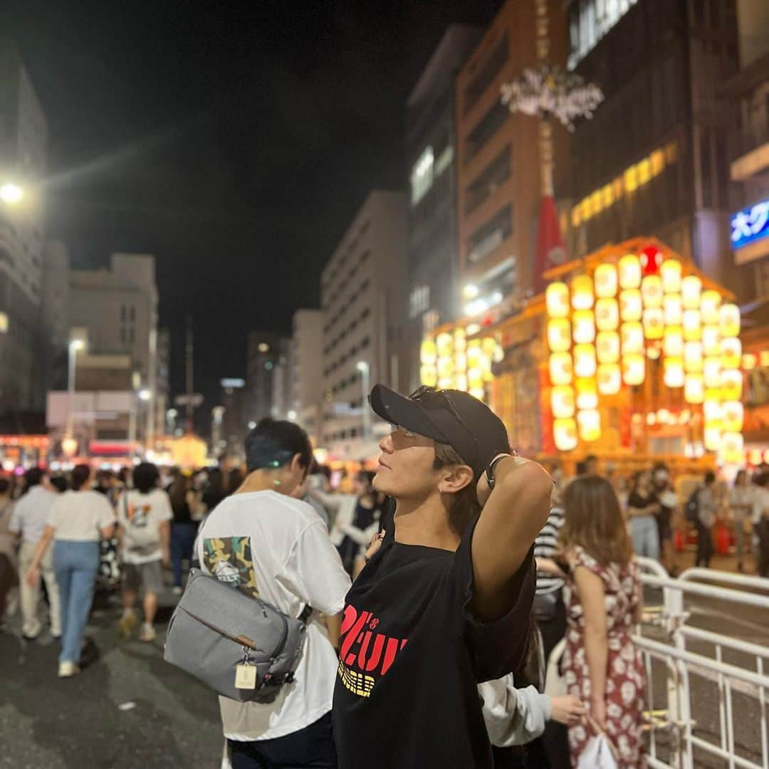 大倉士門さんのインスタグラム写真 - (大倉士門Instagram)「こないだの京都の祇園祭🏮✨ 長刀鉾に今年も乗せてもらい、 夏を感じる。ええ感じやろ？😋 今年もお祭りどんだけ行けるんかわからんけど、 花火も見たいし、海も行かなあかんし、 流しそうめんもしたいし、BBQもしたい🏝️ 夏はプライベートも大忙し！😆💞 その前にあと一つ大仕事があるので 頑張りましょう！！！🔥🔥」7月21日 21時02分 - shimonsmile