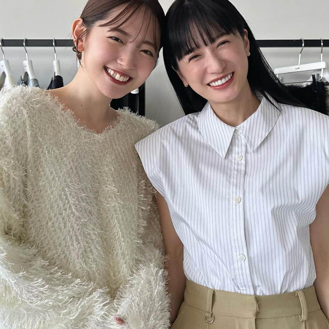 松本恵奈さんのインスタグラム写真 - (松本恵奈Instagram)「みなさーん❤️ なんと、今回鈴木愛理ちゃんとYouTubeコラボをさせていただきました🥺❤️ いつも展示会に遊びに来てくれていて、毎回オーダーもたっっっくさん付けてくれていて😭ずっとCLANEを大好きでいてくれている愛理ちゃんに今回YouTubeコラボをお願いして、一緒に撮影させていただきました🥰✨ 愛理ちゃんはとにかく可愛いくて明るくて、一緒にいてハッピーになれて、本当に楽しい1日でした♡ ずっとしゃべってておしゃべりも止まらなかったなー😂💓💓笑  LOOKBOOKでは、いつもの愛理ちゃんとはまた違ったモードな雰囲気の愛理ちゃんが見られると思うので、ぜひ最後まで見ていただけたら嬉しいです☺️💓 愛理ちゃん、本当にありがとねー❤️❤️  #clane #enachannel #lookbook  #鈴木愛理 さん #コラボ」7月21日 20時56分 - ena1123