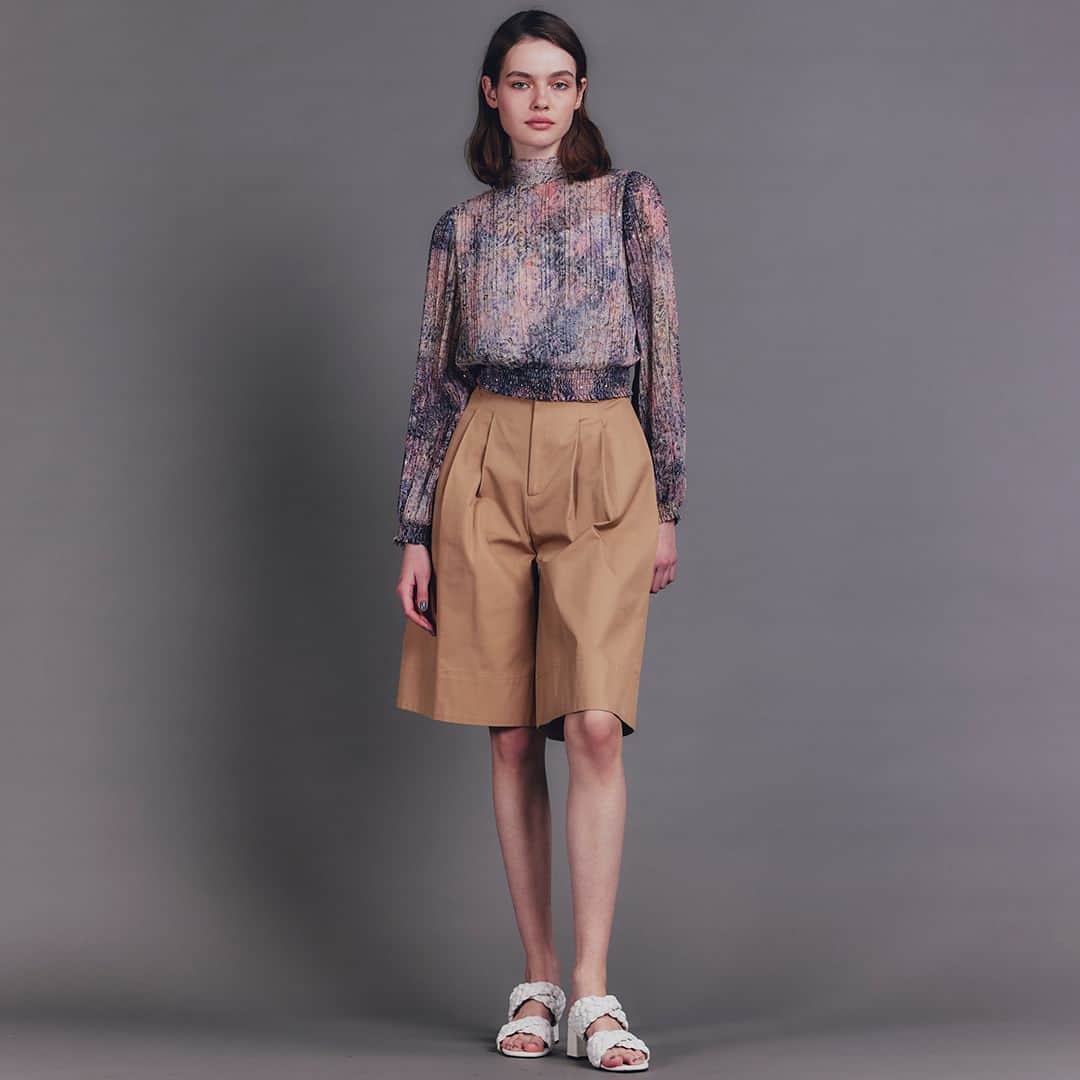 Double Standard Clothingのインスタグラム：「. NEW ARRIVAL 2023 PRE-FALL COLLECTION . [TOPS] DSC / マルチ柄プリーツブラウス price. 37,400円(税込) color. マルチ size. 36 / 38 . [BOTTOMS] DSC / チノタックキュロットパンツ price. 39,600円(税込) color. キャメル / ブラック size. 36 / 38 . ------------------------------------------ #doublestandardclothing #tokyo #DSC #sov #nightstore #fashion #ootd #2023prefall」