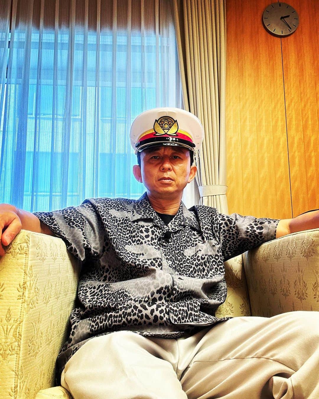 有吉弘行のインスタグラム：「結婚詐欺師です。 今は豪華客船のキャプテンを演じています。」