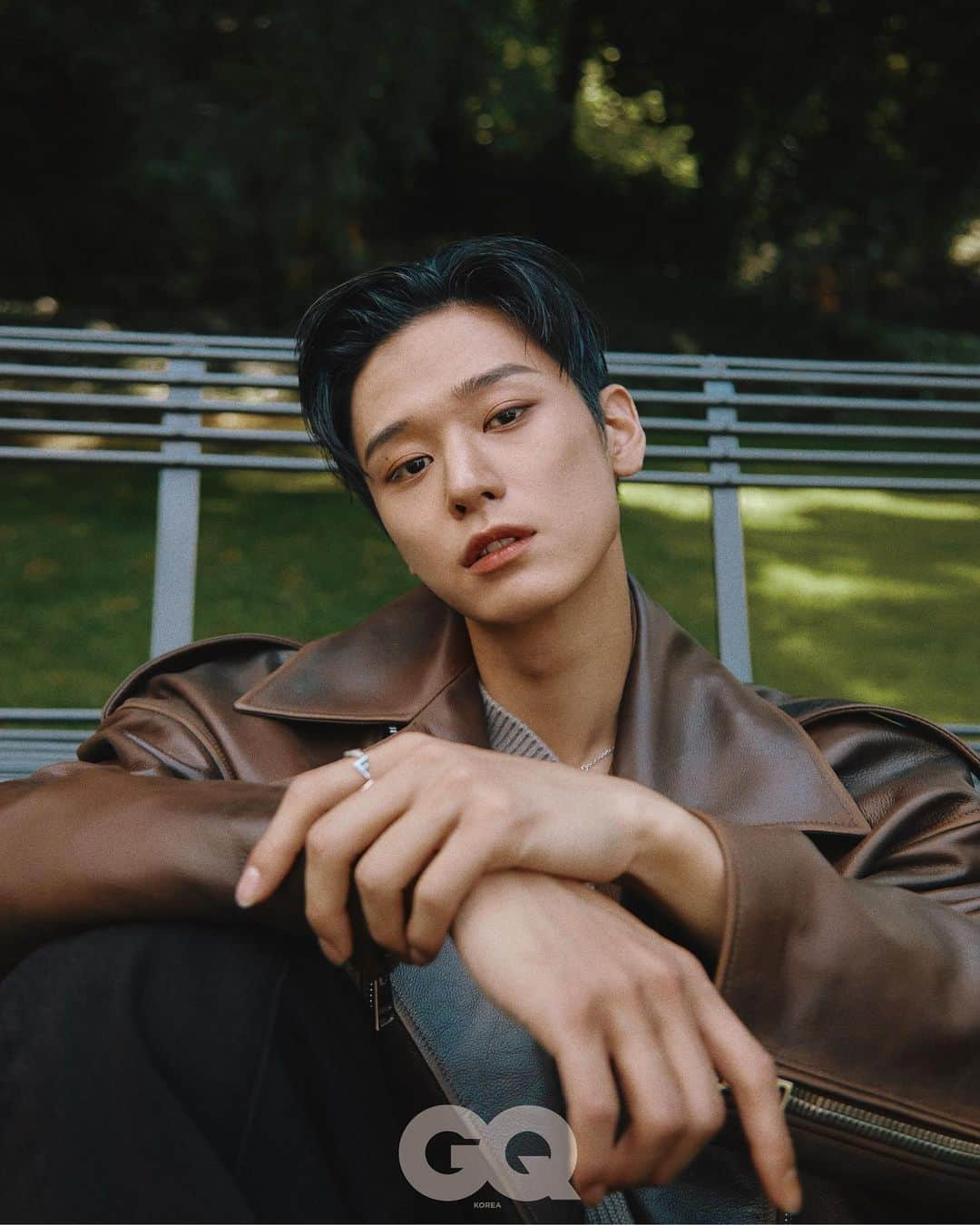 Fendiさんのインスタグラム写真 - (FendiInstagram)「#Juyeon from @official_theboyz wore #FendiFW23 and a #FendiBaguette in a @gq_korea editorial.  Fashion Editor: @wally.keem Photographer: @yonghee_  Stylist: @58jin Hair: @annannaim Makeup: @bit.boot_jeewon」7月21日 21時01分 - fendi