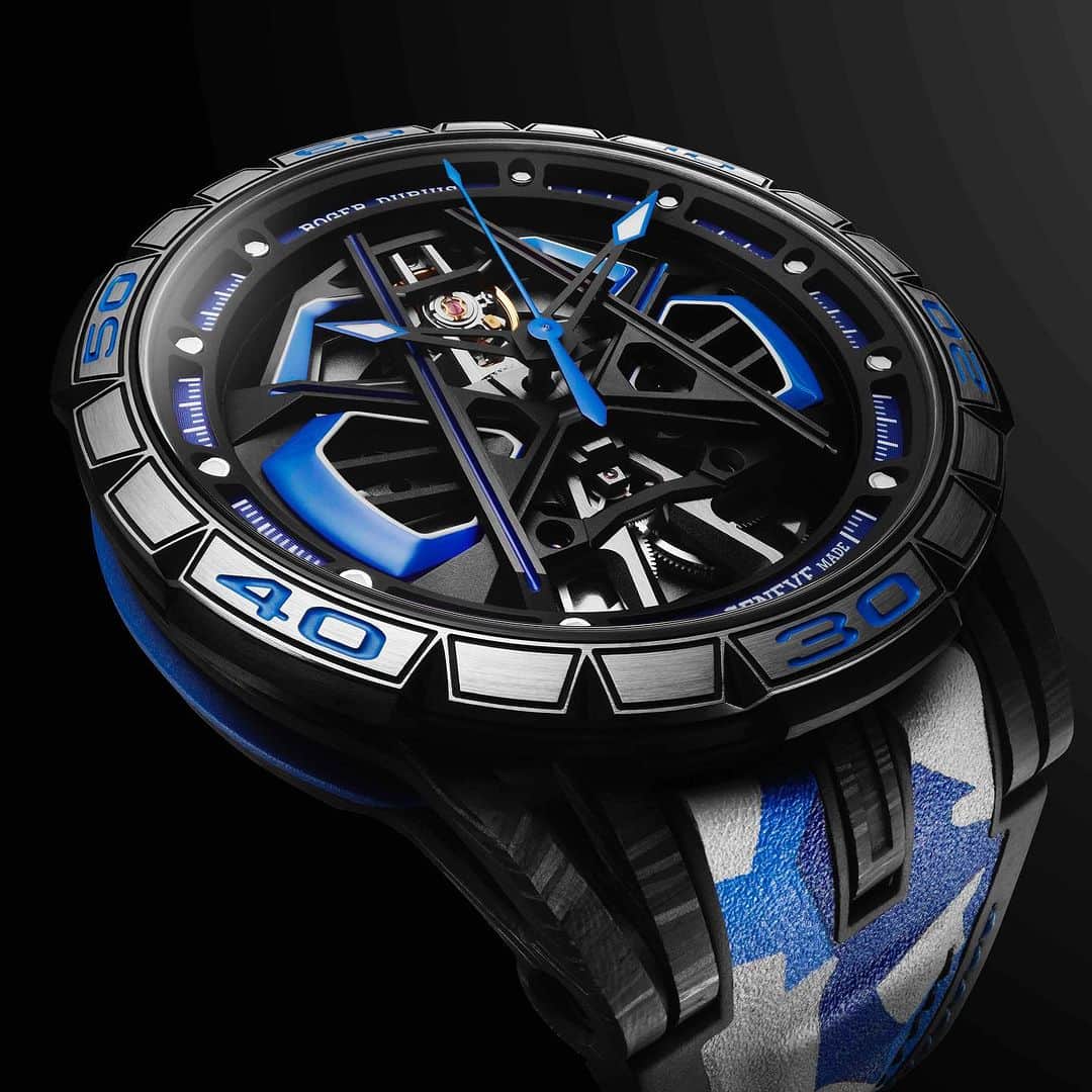 Daily Watchさんのインスタグラム写真 - (Daily WatchInstagram)「@roger_dubuis launches the Excalibur Spider Huracan Sterrato MB in a new striking blue colour. A feast of complex engineering, bold design and exotic materials, as we may expect from the brand. The 45mm case is crafted from Sheet Molding Compound (SMC), a carbon composite material that is nine times lighter than gold and extremely robust. Only 28 will be made #rogerdubuis #rogerdubuisexcalibur」7月21日 21時11分 - dailywatch