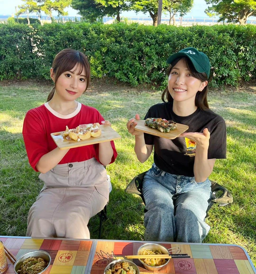 成瀬心美さんのインスタグラム写真 - (成瀬心美Instagram)「🏕️  本日はキャンプの連載でした✨  千葉の道の駅で 新鮮なお野菜とフルーツを買って よし移動だー！って車に乗ったら 夏休み初日だからか？ 渋滞で全然動かない😭💦  東京に戻って別のキャンプ場予約して お料理してきました❣️  2人とも今日は曇りだし、って感じで 一緒にコンロ使いあってたら めちゃくちゃ晴れてきて 灼熱の中焼きそば作りました。笑  ひき肉とピーマンのにんにく焼きそば🧄🫑  美味しそうでしょ？  美味しかった🤤笑  今日はバタバタしたけど やっぱり楽しいキャンプロケでした✌️  9/11発売のEXMAX SP よろしくお願いします😘  #キャンプ #キャンプ飯 #🏕️」7月21日 21時05分 - coco3ndazo