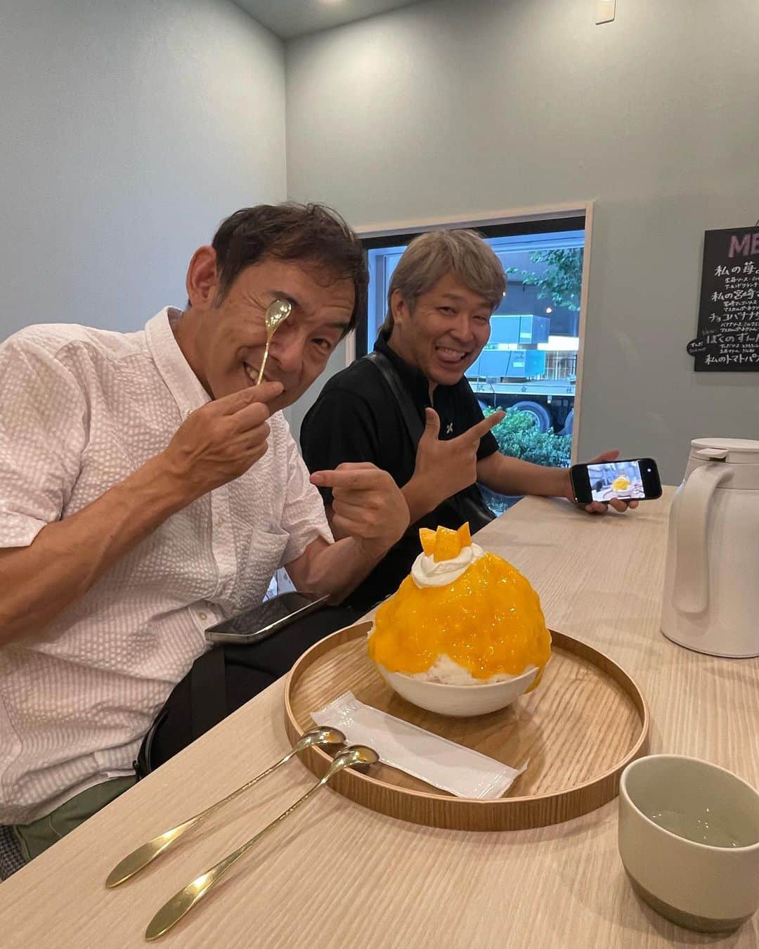福山理子さんのインスタグラム写真 - (福山理子Instagram)「昨日は、#ドレミコレクション さん、社長、武さんが東京へ🗼に、いらしてて、ご飯ご一緒させて頂きました。ランテとデザートのハシゴ。お腹バンバンでした🙂ありがとうございました 楽しかった☺️です  かき氷🍧を、舐めたらだめ。 かき氷だし余裕！とか言ってた、あたし。食べきれなかった😕 お寿司🍣のメニュー ブルースリー が面白かったよ😙  #浅草日本海 #私のかき氷 #和栗モンブラン専門店  #栗りん日本橋コレド室町店 #浅草タイ式マッサージ 🇹🇭  ここの、マッサージ最高！ でも、なかなか入れない🤨」7月21日 21時07分 - rikofukuyama