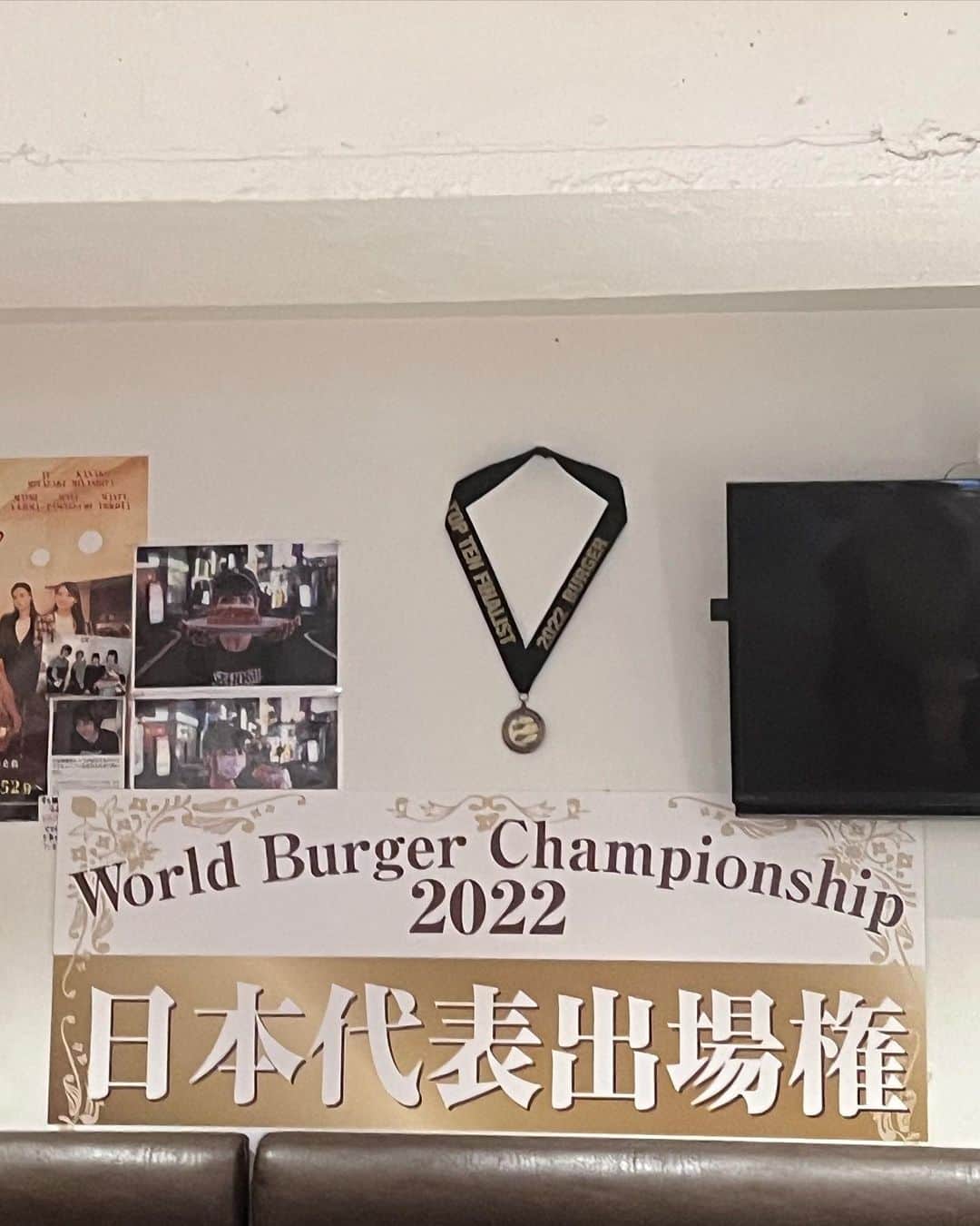 キム・ドヒさんのインスタグラム写真 - (キム・ドヒInstagram)「- 아직도 일본사진이 많아서 초큼씩 올려야뒤🫣 가부키초 가면 저 햄버거 꼭 꼭 꼭 먹어야함 🎉 월드버거 챔피언이래여 진짜 미쳤음😆👍🏻♥️」7月21日 21時12分 - dohya_kh