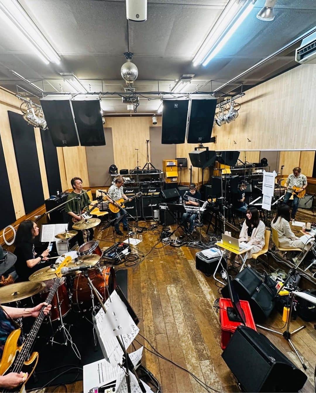 田村直美のインスタグラム：「明日7/22は　大阪GABUでライブ‼️ Key.DIE/ Dr. 田中一光/ Ba. 西山史晃/ Gt. SUNAO ゲストGt. 野村義男  GABUのチケット受付は今夜まで eplus.jp/sf/detail/0059140001  明日も幸せな時間がやってくる 暑い〜からみんな早く寝て　たっぷり寝て めちゃんこ元気で来てください😀 わたしも早く寝るーー♪♪  明日ねー❣️  早く寝すぎると〜 思わぬ時間に目が覚めてもう寝れなくなるから　気をつけないと　わたしだけかな 22時すぎたら朝まで行ける✌️はず 21時台だと夜中にギンギンに👀👀✨😆 明日ね〜❣️」