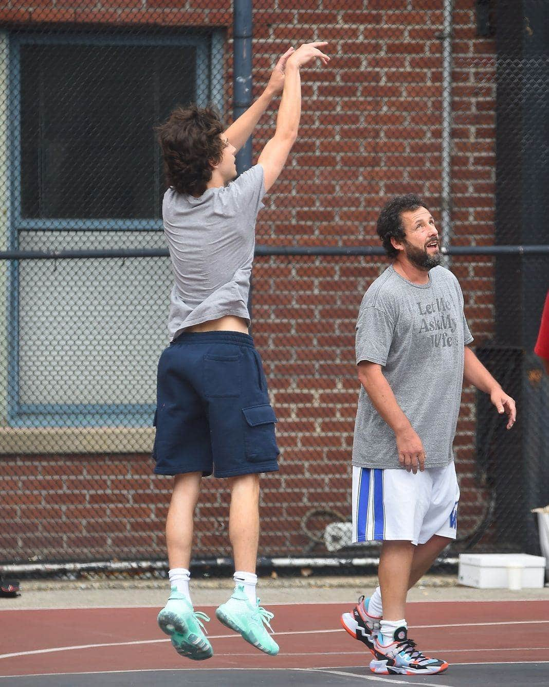 FIBAさんのインスタグラム写真 - (FIBAInstagram)「Timothee Chalamet is one of us 😍🏀  But we already knew about it 👀  📸 Raymond Hall / GC Images」7月21日 21時13分 - fiba