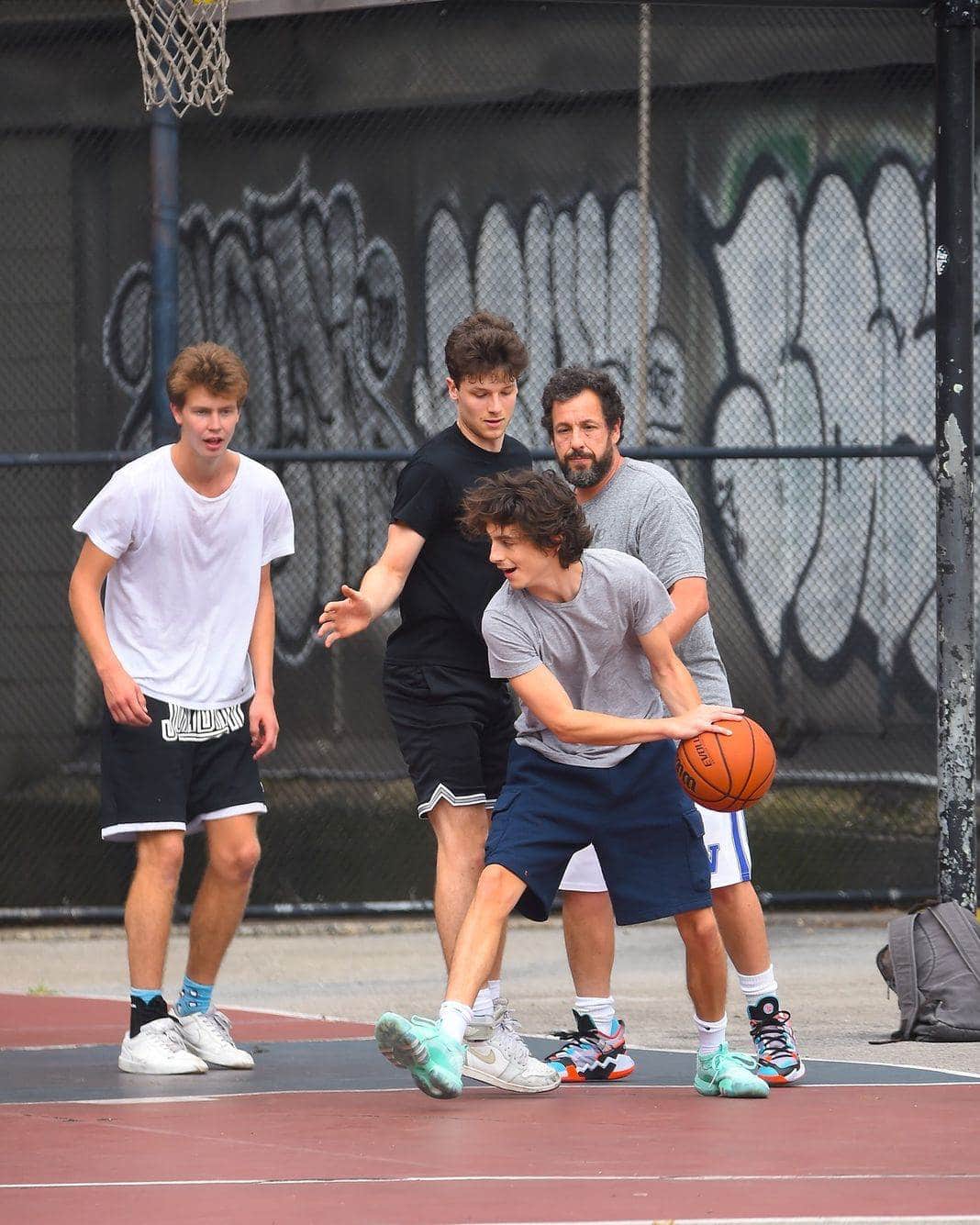 FIBAさんのインスタグラム写真 - (FIBAInstagram)「Timothee Chalamet is one of us 😍🏀  But we already knew about it 👀  📸 Raymond Hall / GC Images」7月21日 21時13分 - fiba