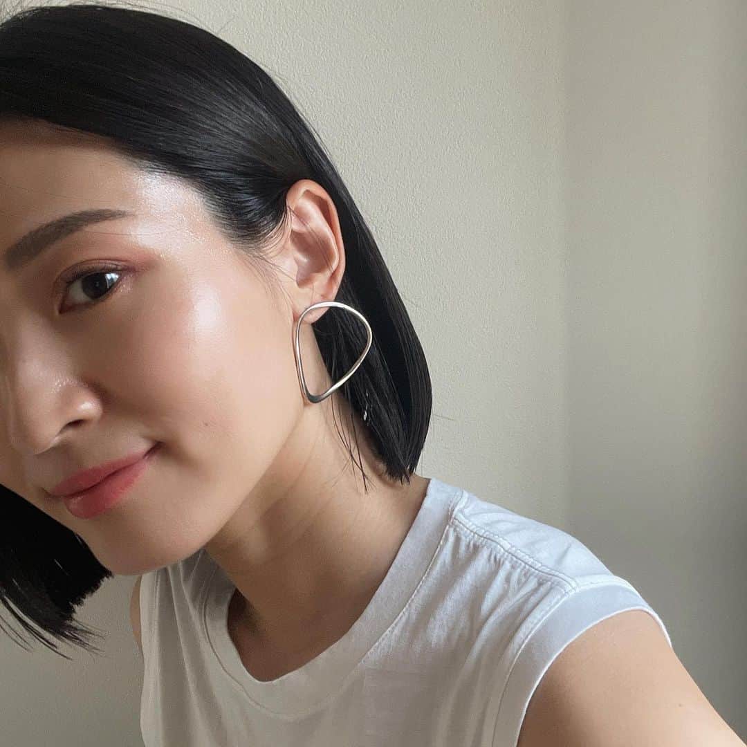 Hiromi Ｍaedaのインスタグラム：「ばっさり✂︎✂︎  やりたかった切りっぱなしボブ。  かなりスッキリした〜！！  @ritahairs_sue_kiyomitsu いつもありがとうございます✨」