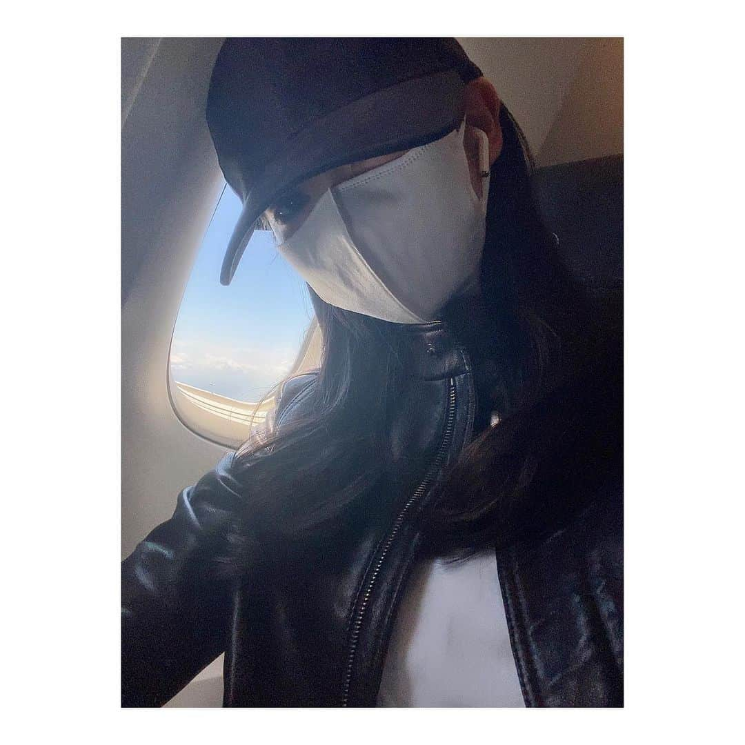 大島璃音さんのインスタグラム写真 - (大島璃音Instagram)「✈︎  突然の空港ファッションとともに 機内から見たお気に入りの空の写真📷☁️  1枚目のカーディガンとバッグは　@agnesb_official  ボタンが並ぶデザインが好きです♡  (だいぶ前のお写真たちです〜)」7月21日 21時29分 - rinon_ohshima