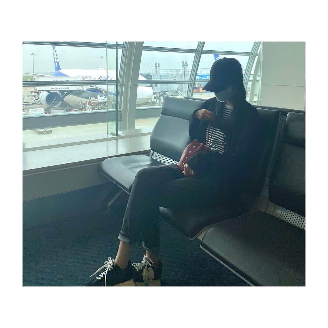 大島璃音さんのインスタグラム写真 - (大島璃音Instagram)「✈︎  突然の空港ファッションとともに 機内から見たお気に入りの空の写真📷☁️  1枚目のカーディガンとバッグは　@agnesb_official  ボタンが並ぶデザインが好きです♡  (だいぶ前のお写真たちです〜)」7月21日 21時29分 - rinon_ohshima