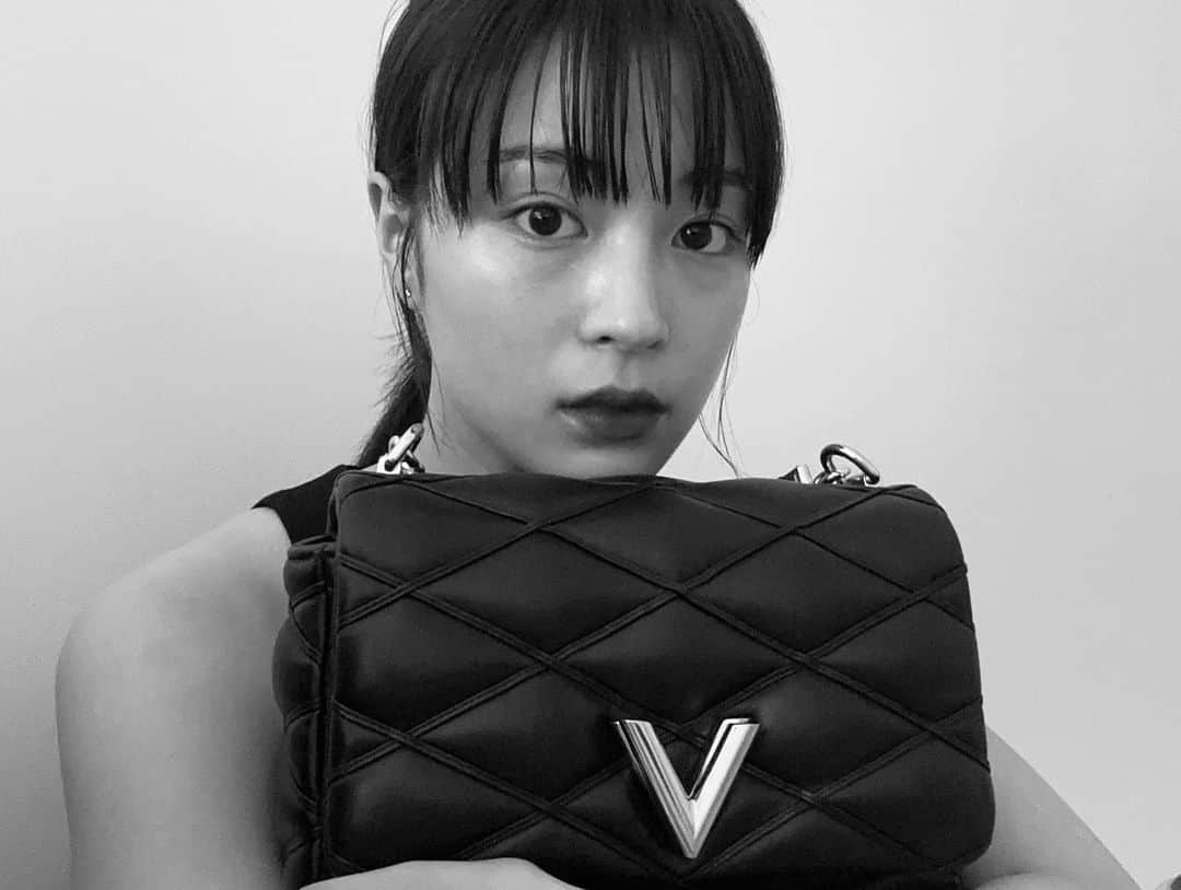 広瀬すずさんのインスタグラム写真 - (広瀬すずInstagram)「♡ @louisvuitton  #GO-14 #LOUISVUITTON」7月21日 21時24分 - suzu.hirose.official