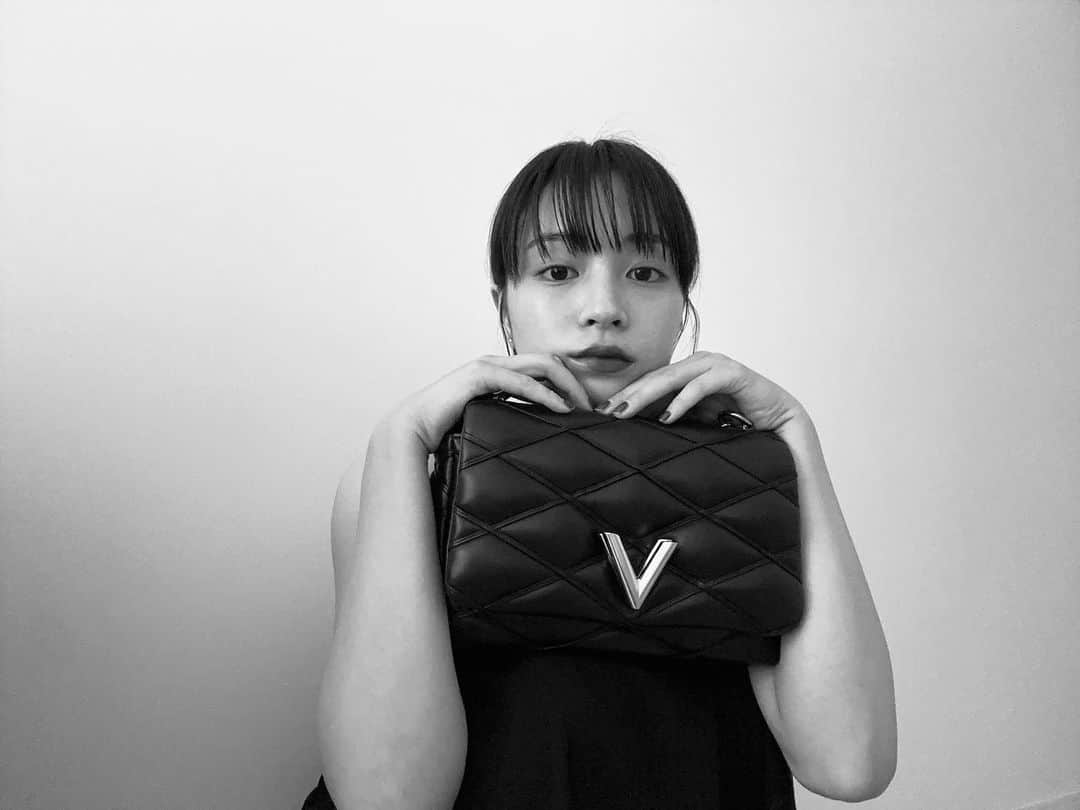 広瀬すずのインスタグラム：「♡ @louisvuitton  #GO-14 #LOUISVUITTON」