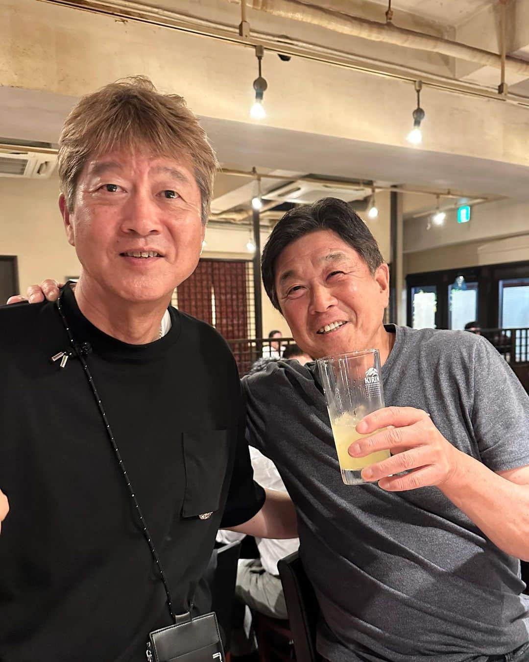 金石昭人さんのインスタグラム写真 - (金石昭人Instagram)「カネやんファミリー⚾️  又々、昭和の野球人が遊びにきてくれました😄  阪神タイガース 平田勝男ヘッドコーチ  今夜も又、昔話…⚾️ 懐かしい話しばっかりや😂😄  嬉しいねぇ😄😄  次は誰が来てくれるかなぁ⚾️  どや  #カネやんファミリー #昭和の野球人 #阪神タイガースヘッドコーチ #平田勝男 さん #嬉しいねぇ #ありがたいねぇ #どや」7月21日 21時27分 - kaneishiakihito