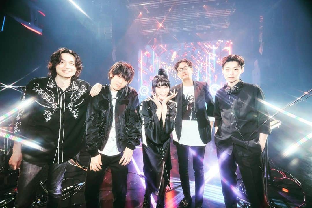 DAOKOのインスタグラム：「It's been a month since the release of QUBIT's 1st single "G.A.D."  Thank you all for listening!  Please continue to enjoy the QUBIT sound🌎」
