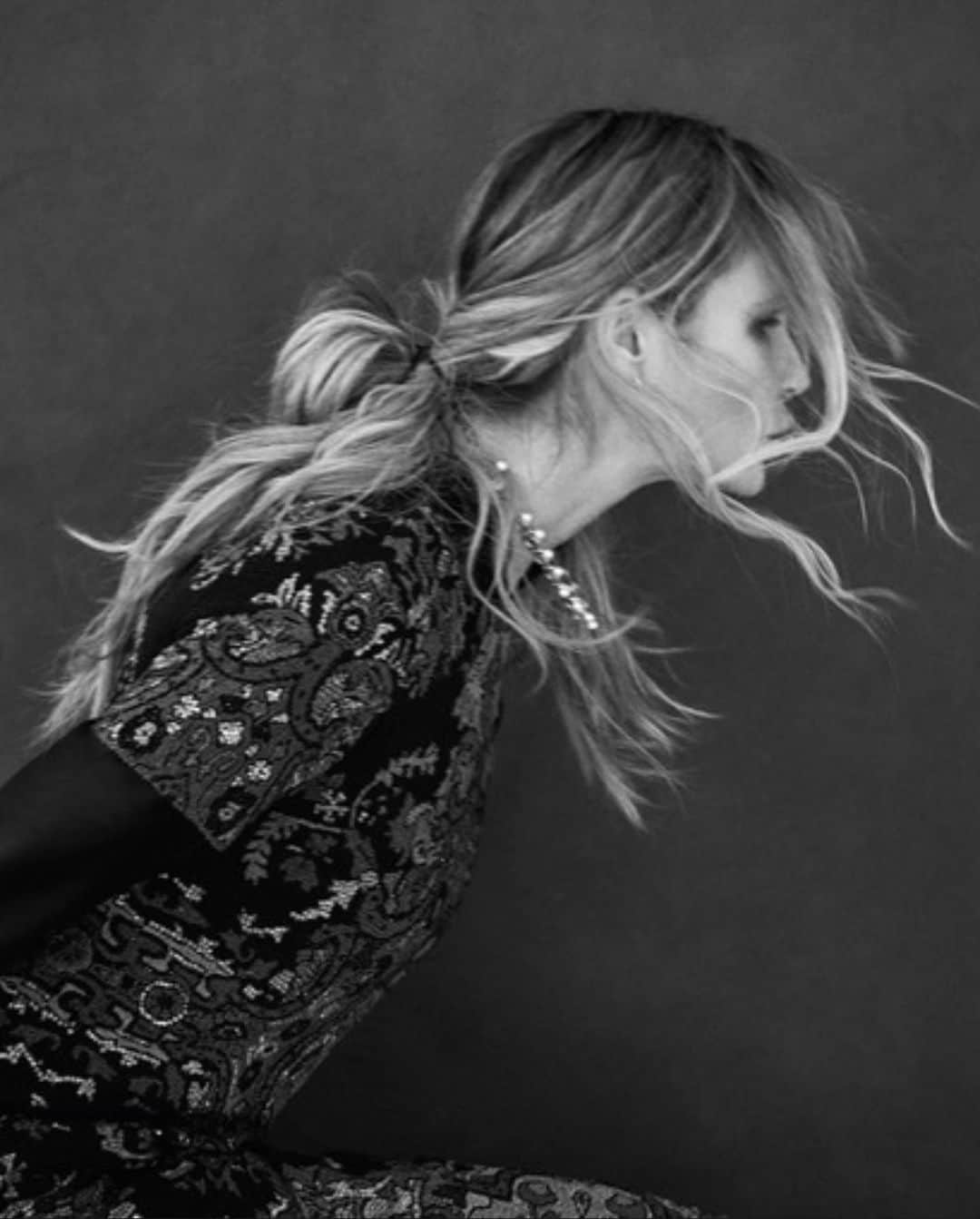 のインスタグラム：「Honored to be Vogue August Cover choice . Representing @vogueczechoslovakia and @Dior and the values @welleco , I am in awe of my body’s wisdom, grace and strength. I’m so passionate about wellbeing and being well and how this can affect your whole life and how you experience life. I love having the energy and inspiration to do the things I want to do, live the life I want to live and experience the things I want to experience. I’ve learned that, with wellness, I can. I’m so grateful I have our fabulous WelleCo Elixirs that help keep me strong, vibrant and positively uplifted and I’m so grateful for the journey I’ve been on to understand my body and recognize that true beauty is soul deep not just skin deep. Focusing on this has been a source of great relief and I now recognize the beauty in others in all ways, which opens my heart to experience even more wonderful things. …..Photo: @branislavsimoncik; Creative director & Styling: @kralicek;  Hair: @cyrillaloue (@wiseandtalented) using @marianilastockholm; Make-up: @mariaooolsson (@wiseandtalented) using @charlottetilbury;  Production: @chudarovaa;  Hair styling assistant: Chloé Ballard」
