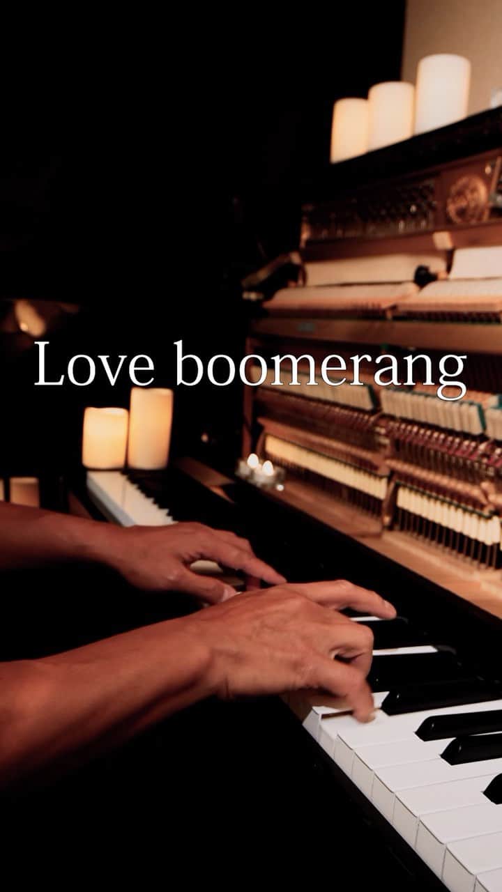望月衛介のインスタグラム：「Love is a boomerang  Just give your love. Then give and give ❤️  #eisukemochizuki  #piano #pianist  #composer  #originalsong  #originalcomposition #healing #heal #chill #chillmusic  #newage  #newagemusic  #classic #classical  #ピアノ #ピアニスト #癒し #ニューエイジ #ヒーリング #オリジナルソング #作曲 #満月作曲 #望月衛介 #fullmoon #満月」
