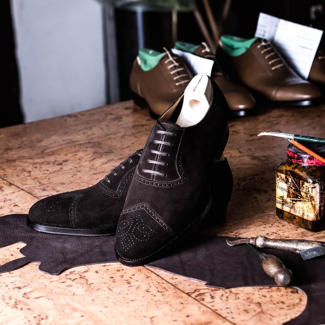 サンクリスピンのインスタグラム：「They may not shine, but these diamond cap shoes are equally as precious as their namesake gemstone.​​​​​​​​​ Discover our collection of diamond cap shoes online.  #shoes #handmadeshoes #madetoorder #mtoshoes #bespokeshoes #handwelted #shoeporn #madebyhand #shoestagram #agentlemanschoice #onlyforgentlemen」