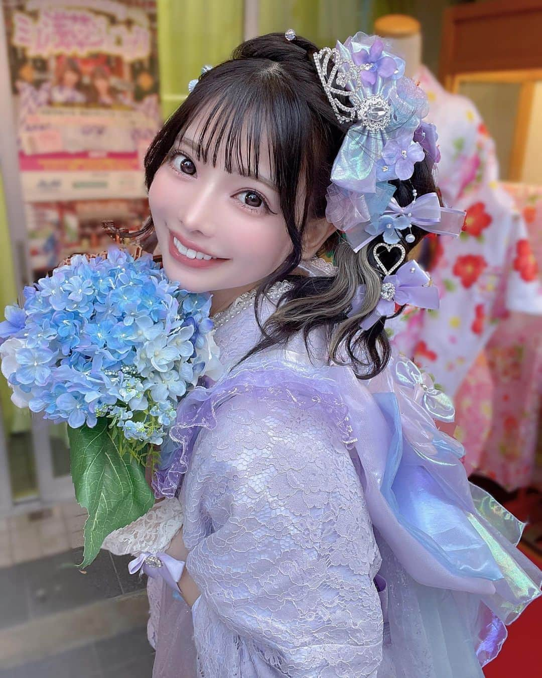 米倉みゆのインスタグラム：「紫陽花姫👸♡ 紫も似合う？？💜 . . . . . . . . .  #さわだ屋紫陽花姫  #紫陽花姫エプロン #さわだ屋姫シリーズ #紫陽花姫  #浅草 #さわだ屋 #着物  #着物ヘア #着物レンタル  #浅草着物レンタル #浅草カフェ  #浅草グルメ  #浅草デート  #浅草寺  #浅草観光  #着物女子  #着物コーディネート  #着物コーデ  #袴ヘア  #成人式ヘア  #前撮りヘア  #卒業式ヘア  #ヘアメ  #サイドポニー  #紫陽花 #japan #asakusa  #kimono #japantrip #kawaii」