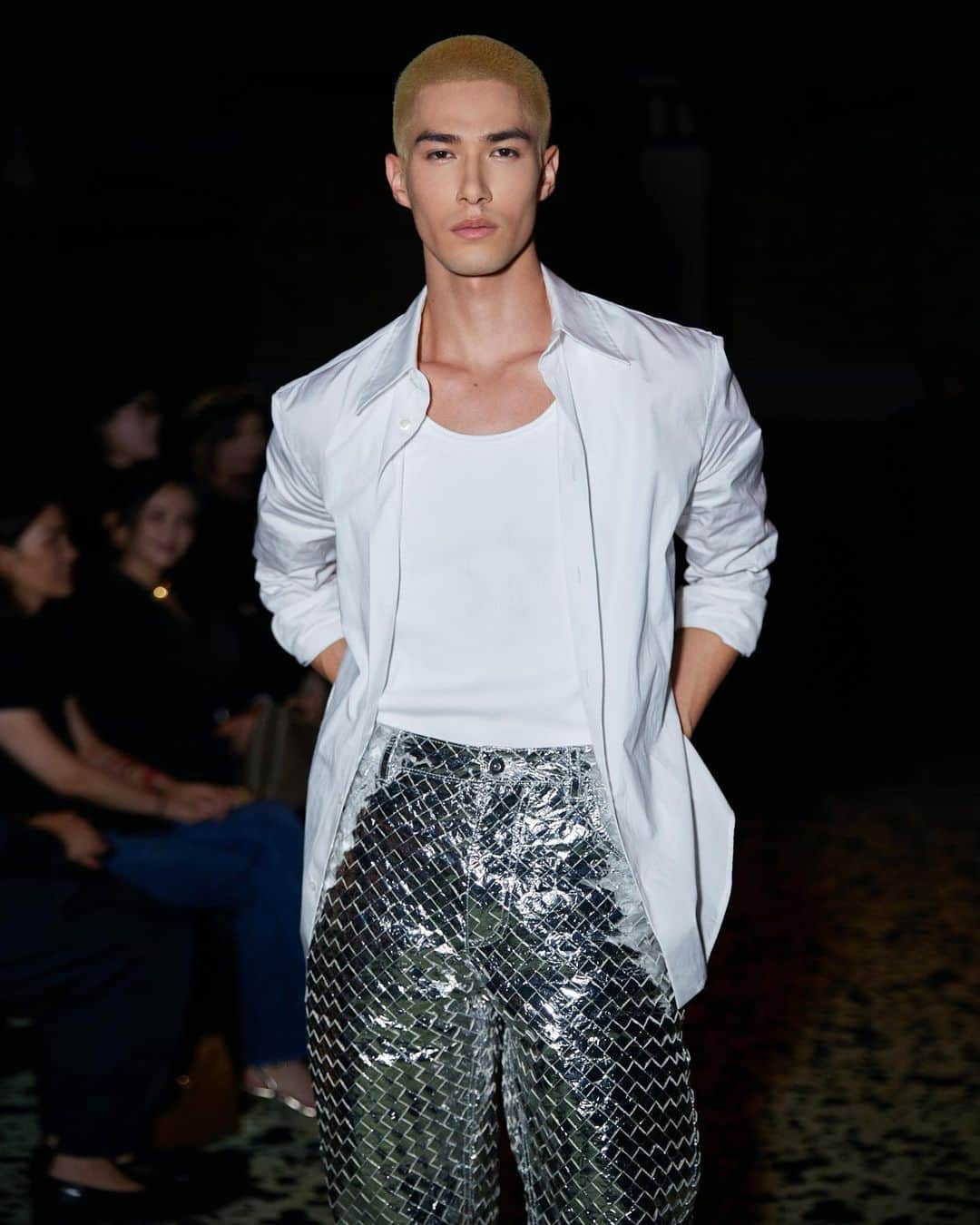 のインスタグラム：「Thank you Bottega Veneta for the amazing years of collaboration. @matthieu_blazy 's Beijing show last night was absolutely amazing! Can't wait to meet again, and further collaborate!」