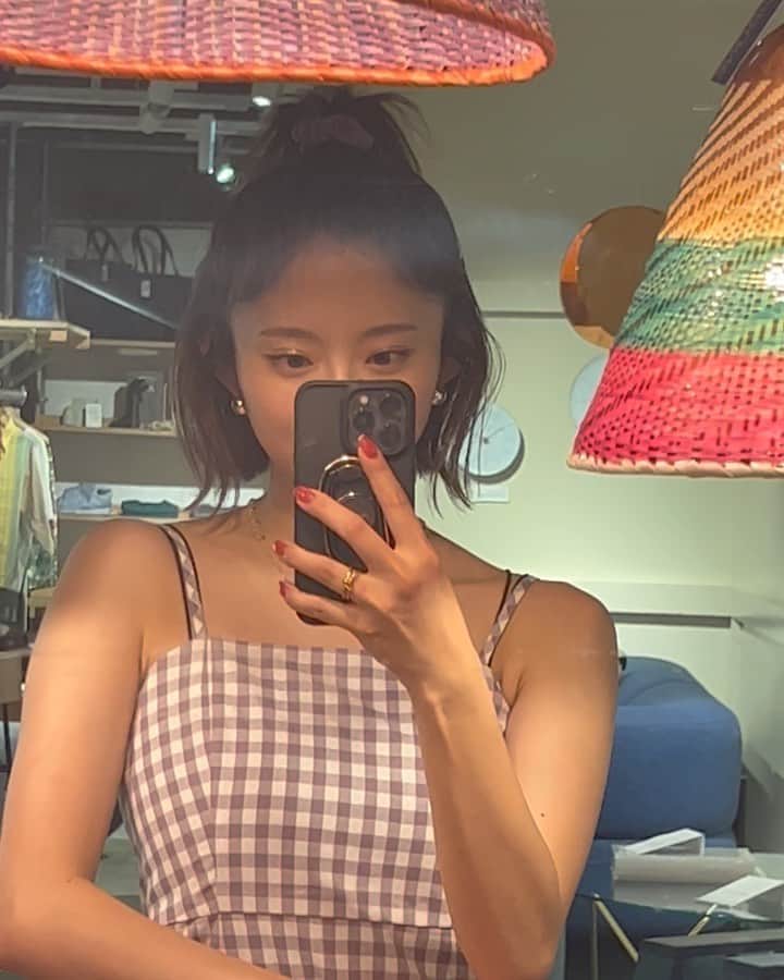 鈴本美愉のインスタグラム：「. 引き続きSUMMER SALEも🌻🤍  Gingham Camisole Dress/purple Dome Earring Layered Clear Beads Necklace Square Toe Sandals/white」