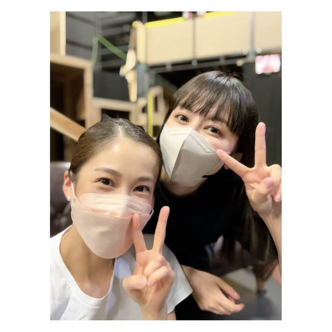 大月さゆのインスタグラム：「⁡ ⁡ #ヴァグラント アケミ役🍱玉置成実ちゃん ⁡ ⁡ 共演はなんと10年ぶり！　 「ブロードウェイ・ミュージカル・ライブ」ってそういえば2013年だったっけ🫨 「Be Italian」とか💃 「GREASEメドレー」とか！ 玉ちゃんを囲んでのダンスナンバー楽しかったなぁ！懐かしいいなぁ！ ⁡ ⁡ 少し切なくて粋なアケミちゃん👘 私もまた10年ぶりにバックダンサーはりきってまっせ！ ⁡ ⁡ #ヴァグラント #玉置成実 さん #玉ちゃん ⁡ あたいたちセーラームーンのヴィランズ仲間でもあるのよ🦹🏻‍♀️🖤」