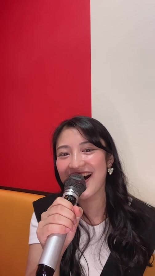 大野真緒のインスタグラム：「EP20！！！！！！！ ・20回目 ・初のカラオケLive ・アクシデント起きまくり笑  みなさん、いつも本当にありがとうございます✨少しでも楽しんでいただけたらと今日はカラオケ配信してみました🎤✨ 決して上手いとは言えない歌声ですが、皆さんがやっぱりあたたかくて、たくさん歌ってしまいました😂 最初アクシデントもありましたが、最後までご視聴いただきありがとうございます😊 これからもわたしのペースになってしまいますが、続けていけたらと思います。お付き合い頂けたら幸いです😌 それでは！また来週お会いしましょう☺️✨✨  #maotime」